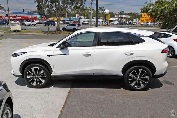 2025 MG HS Super Hybrid Essence AS33P