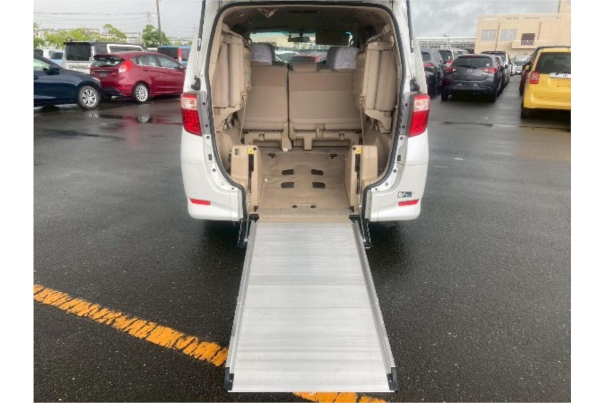 2011 Toyota Alphard Welcab