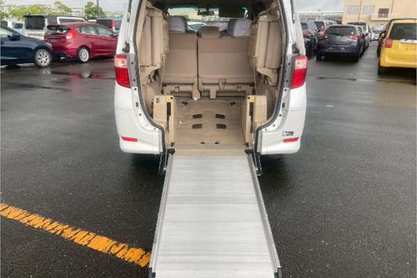 2011 Toyota Alphard Welcab