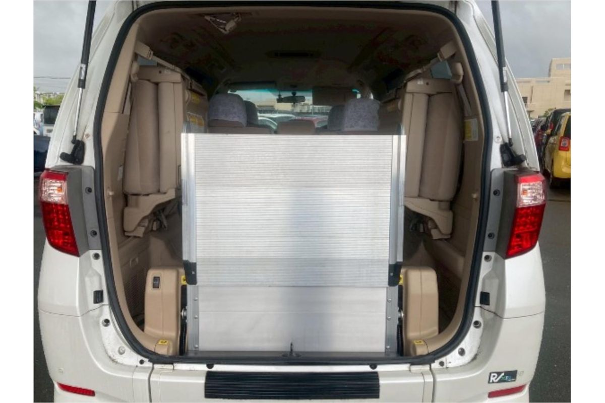 2011 Toyota Alphard Welcab