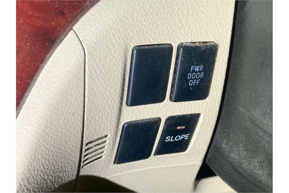2011 Toyota Alphard Welcab