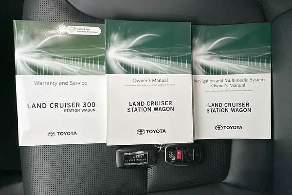 2024 Toyota Landcruiser Sahara FJA300R