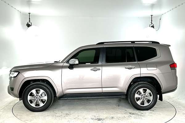 2024 Toyota Landcruiser Sahara FJA300R