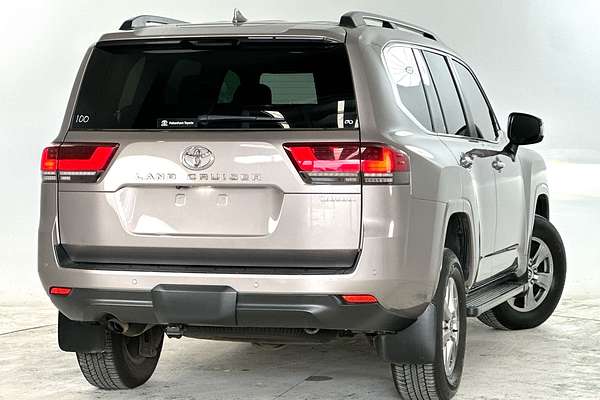 2024 Toyota Landcruiser Sahara FJA300R