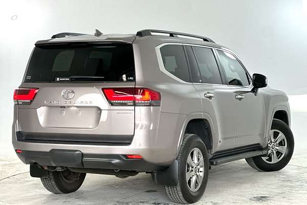 2024 Toyota Landcruiser Sahara FJA300R