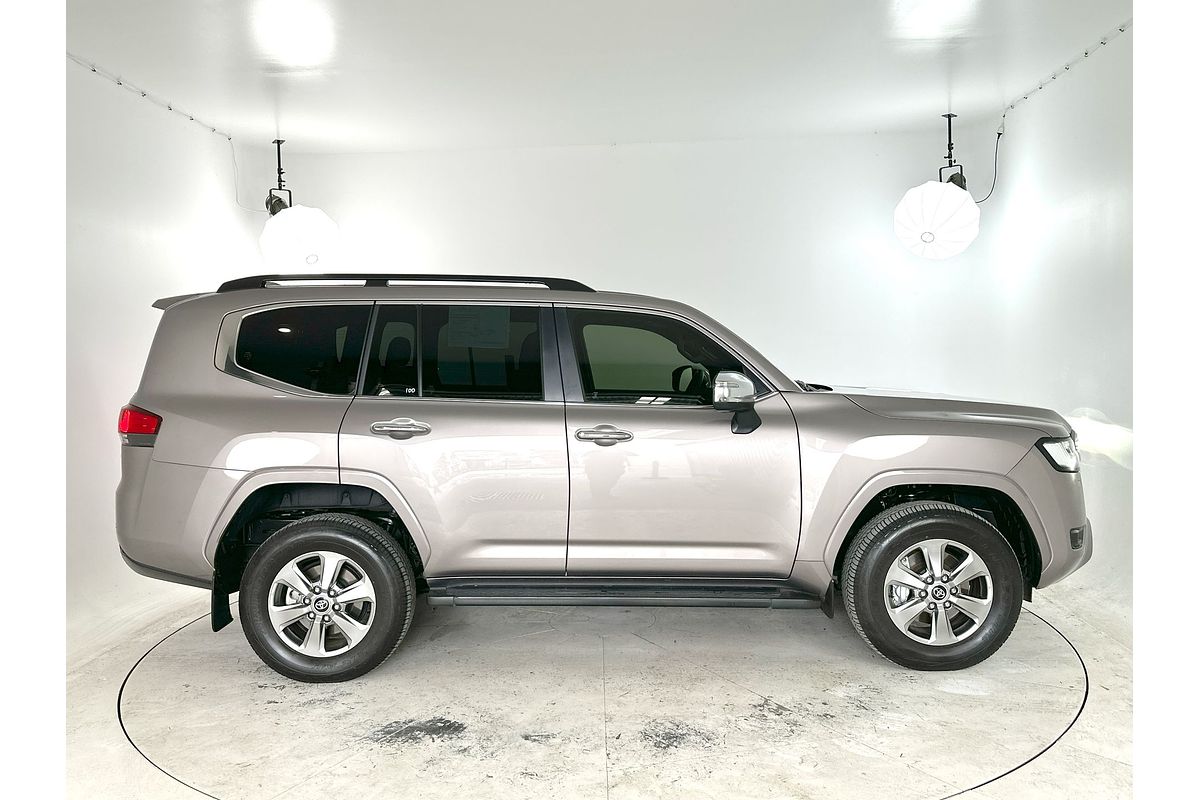 2024 Toyota Landcruiser Sahara FJA300R