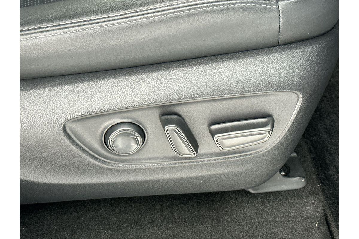 2024 Toyota Landcruiser Sahara FJA300R