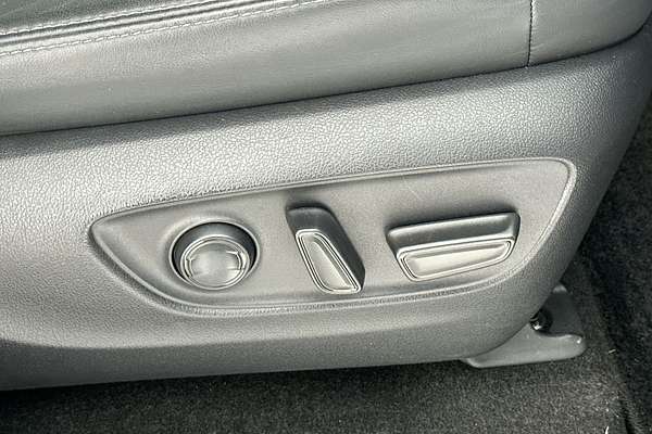 2024 Toyota Landcruiser Sahara FJA300R