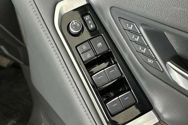 2024 Toyota Landcruiser Sahara FJA300R