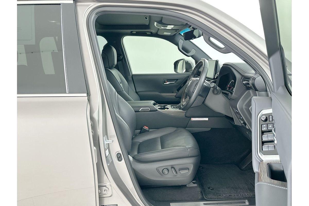 2024 Toyota Landcruiser Sahara FJA300R