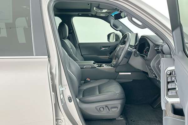 2024 Toyota Landcruiser Sahara FJA300R