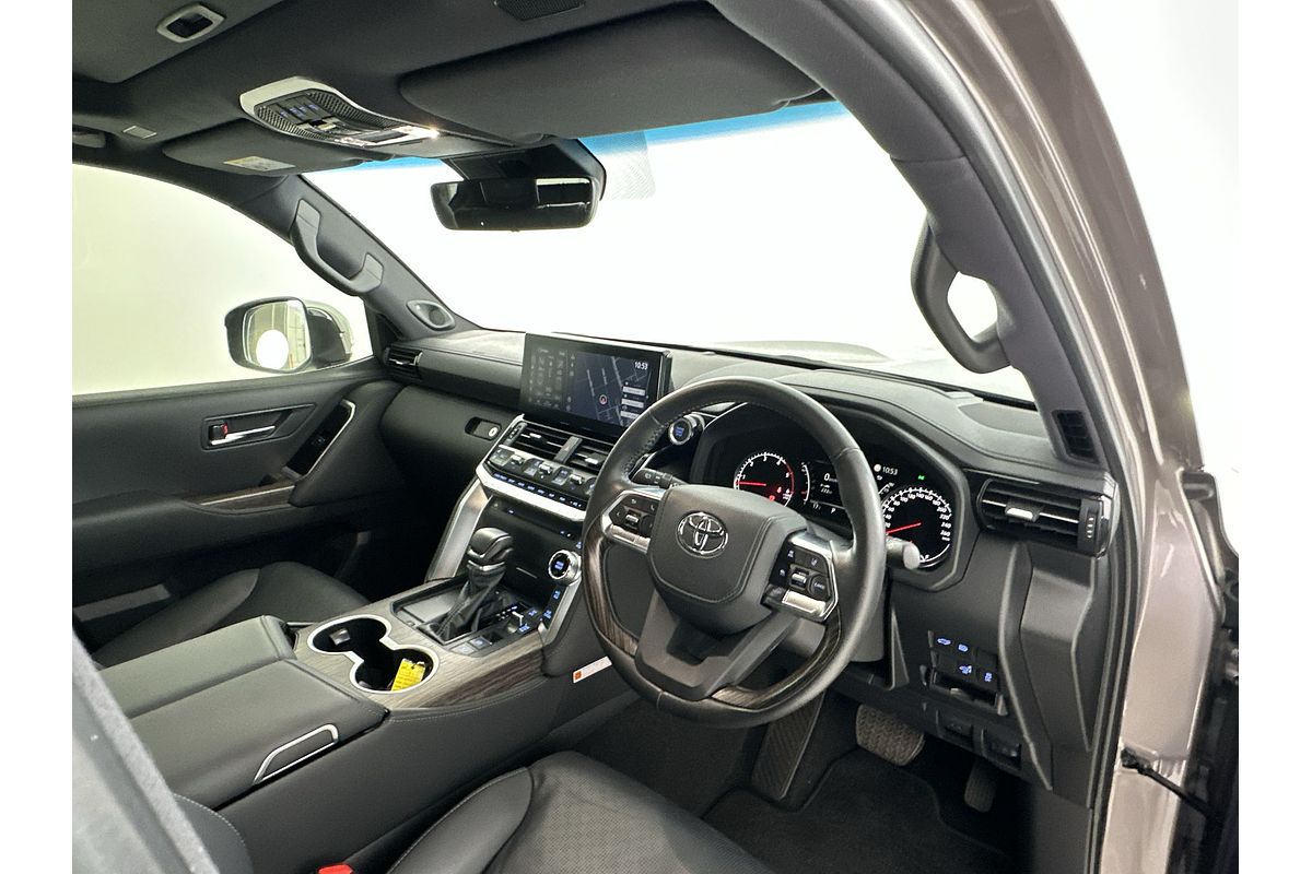 2024 Toyota Landcruiser Sahara FJA300R