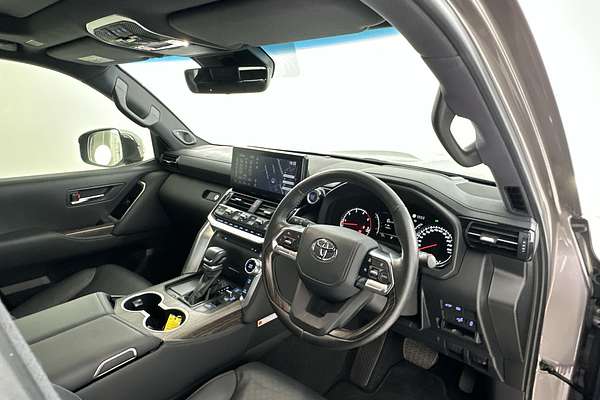 2024 Toyota Landcruiser Sahara FJA300R