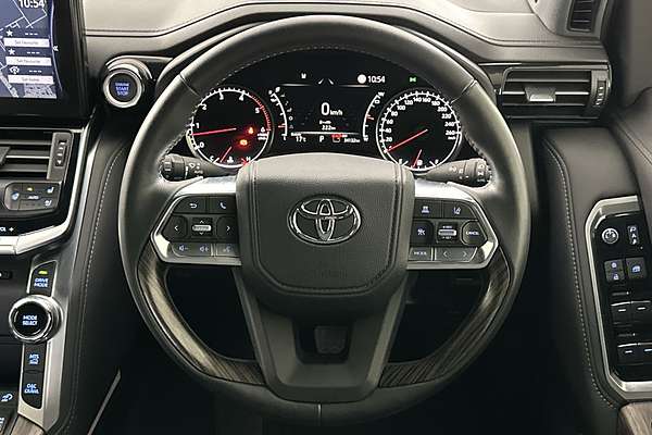 2024 Toyota Landcruiser Sahara FJA300R