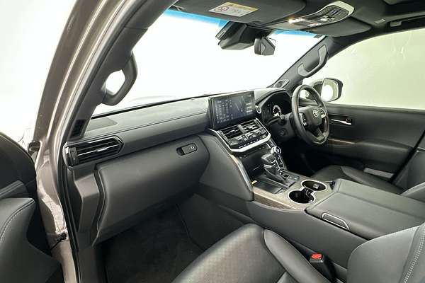 2024 Toyota Landcruiser Sahara FJA300R