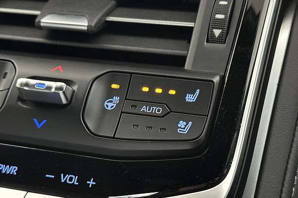 2024 Toyota Landcruiser Sahara FJA300R