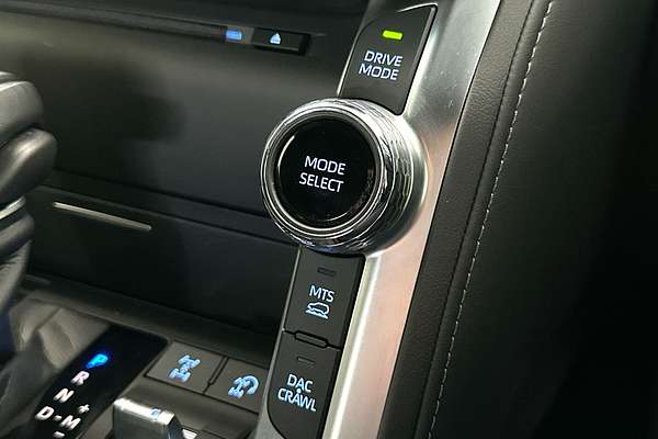 2024 Toyota Landcruiser Sahara FJA300R