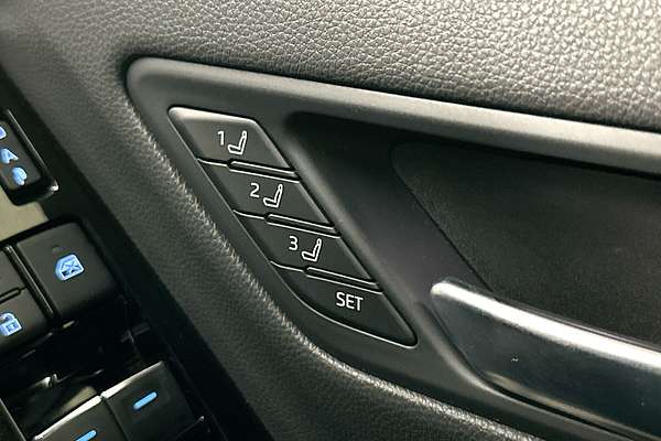 2024 Toyota Landcruiser Sahara FJA300R