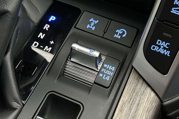 2024 Toyota Landcruiser Sahara FJA300R