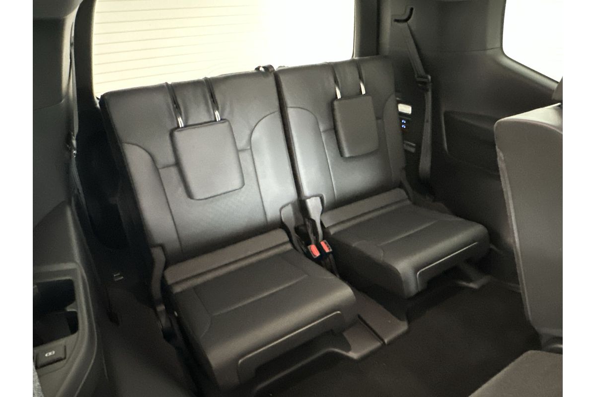 2024 Toyota Landcruiser Sahara FJA300R