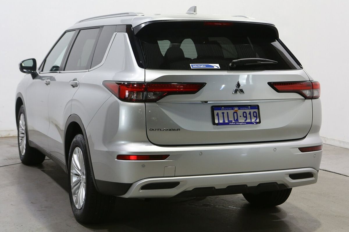 2024 Mitsubishi Outlander LS ZM
