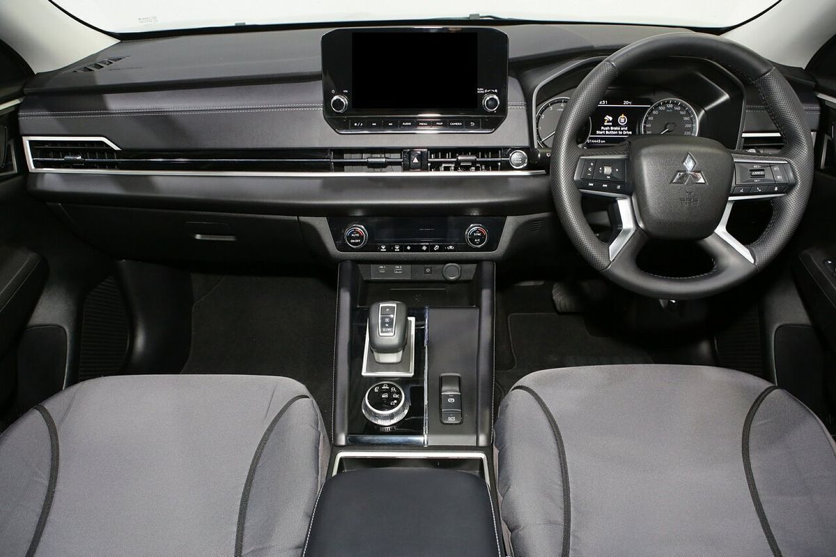 2024 Mitsubishi Outlander LS ZM