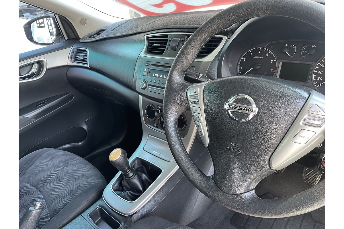 2013 Nissan Pulsar ST B17