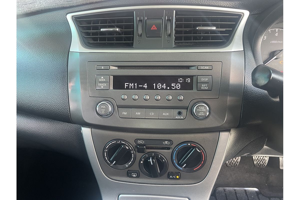 2013 Nissan Pulsar ST B17