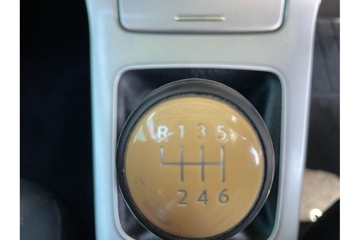 2013 Nissan Pulsar ST B17