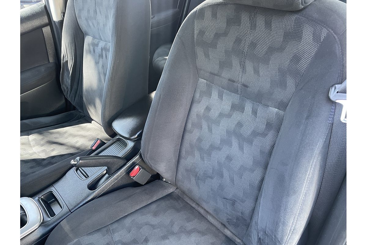 2013 Nissan Pulsar ST B17