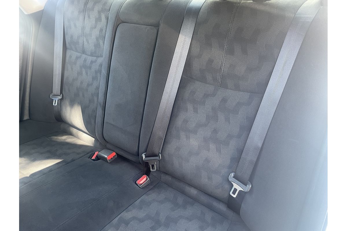 2013 Nissan Pulsar ST B17