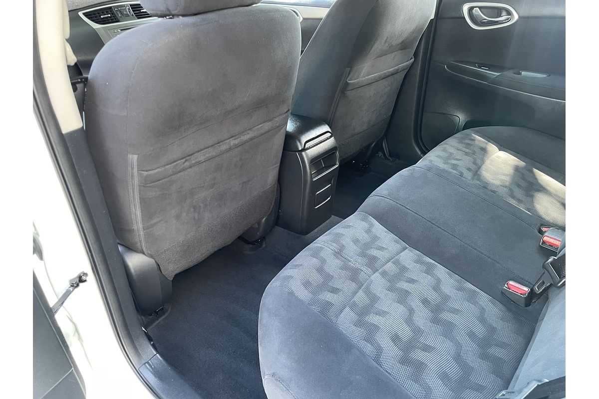 2013 Nissan Pulsar ST B17