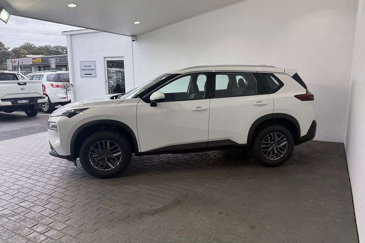 2025 Nissan X-TRAIL ST T33