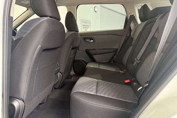 2025 Nissan X-TRAIL ST T33