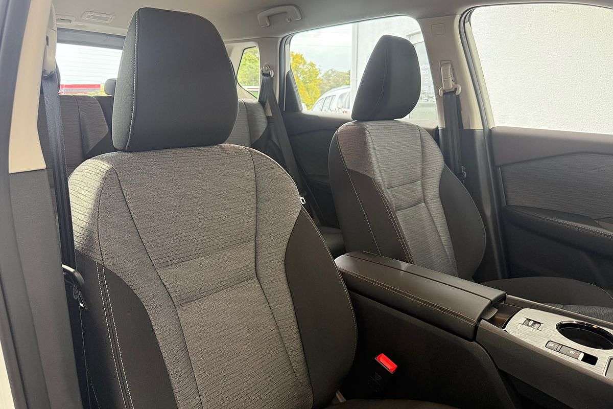 2025 Nissan X-TRAIL ST T33