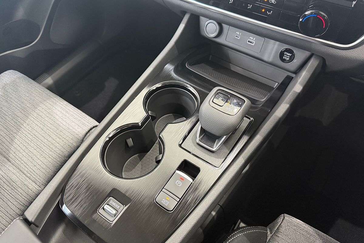 2025 Nissan X-TRAIL ST T33