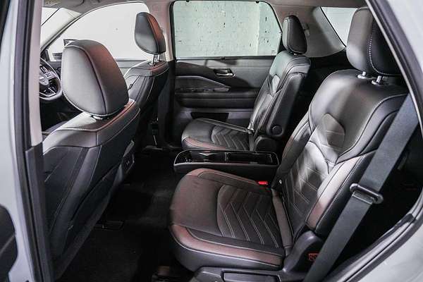 2023 Nissan Pathfinder Ti-L R53