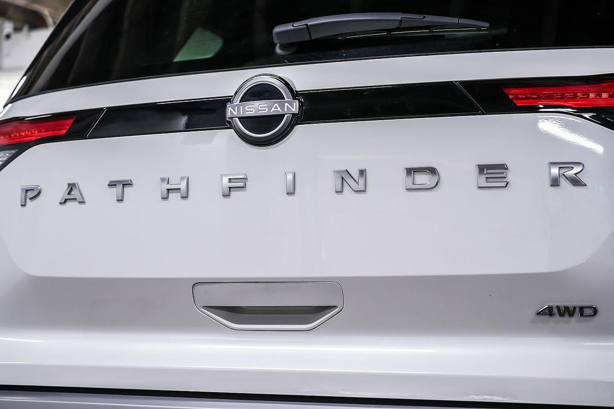 2023 Nissan Pathfinder Ti-L R53