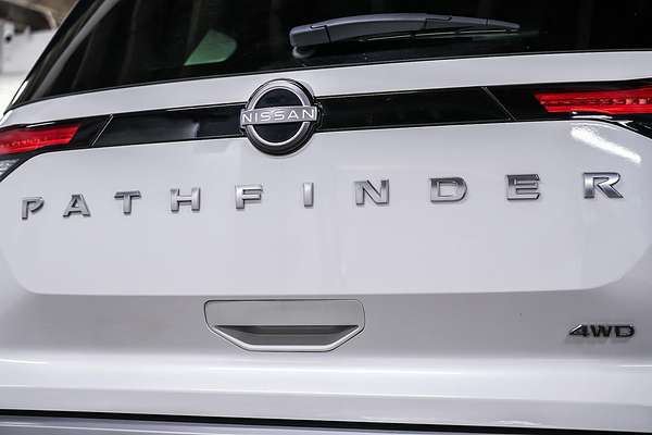 2023 Nissan Pathfinder Ti-L R53