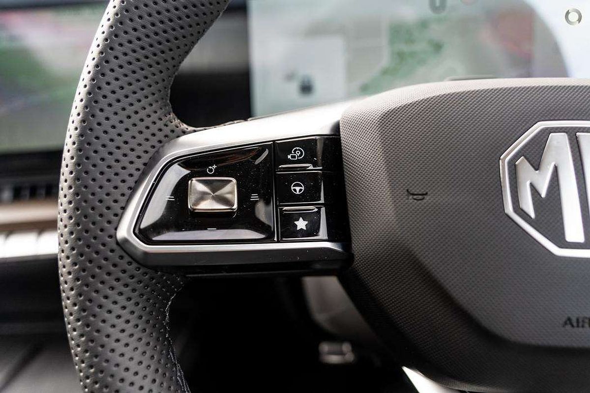 2025 MG QS Essence IS31