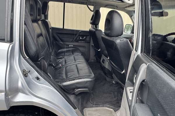 2005 Mitsubishi Pajero 4WD 3.8P EXCEED LWB