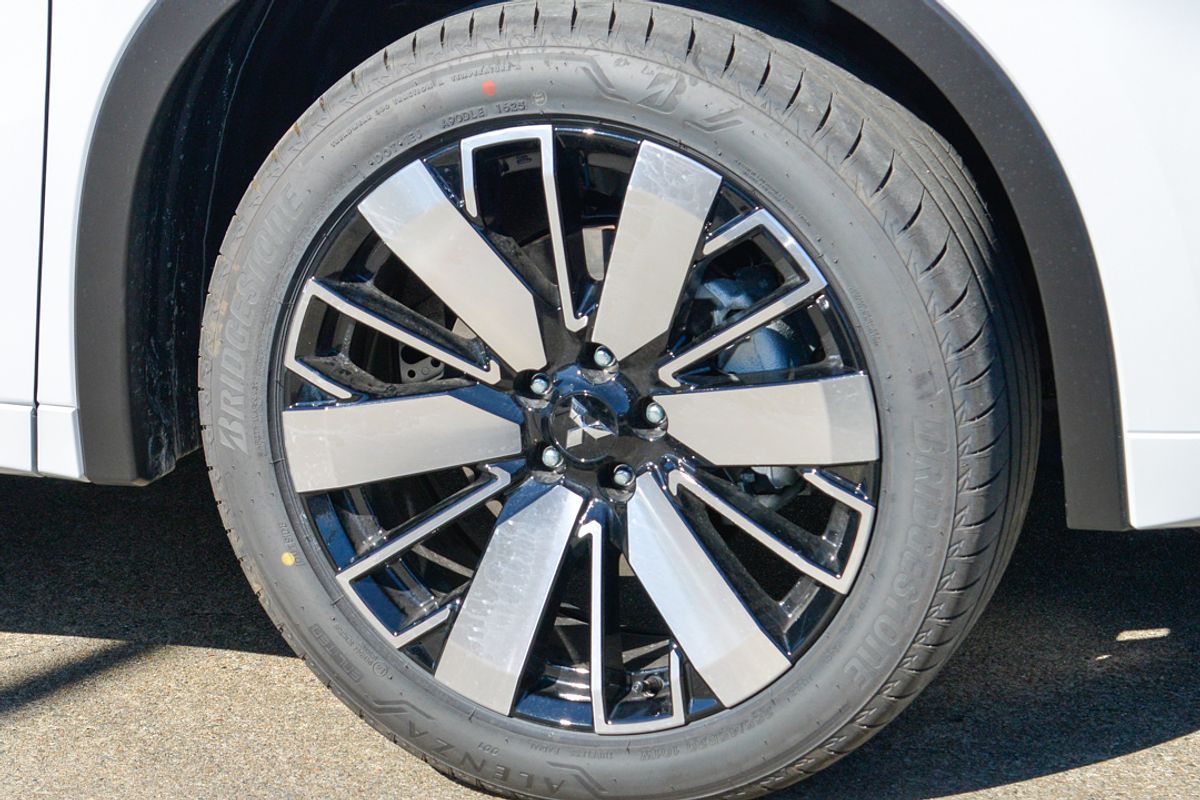2025 Mitsubishi Outlander Exceed Tourer ZM