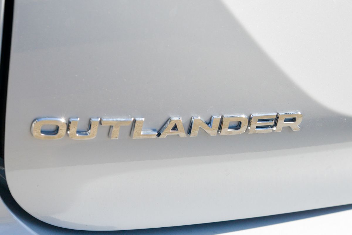 2025 Mitsubishi Outlander Exceed Tourer ZM