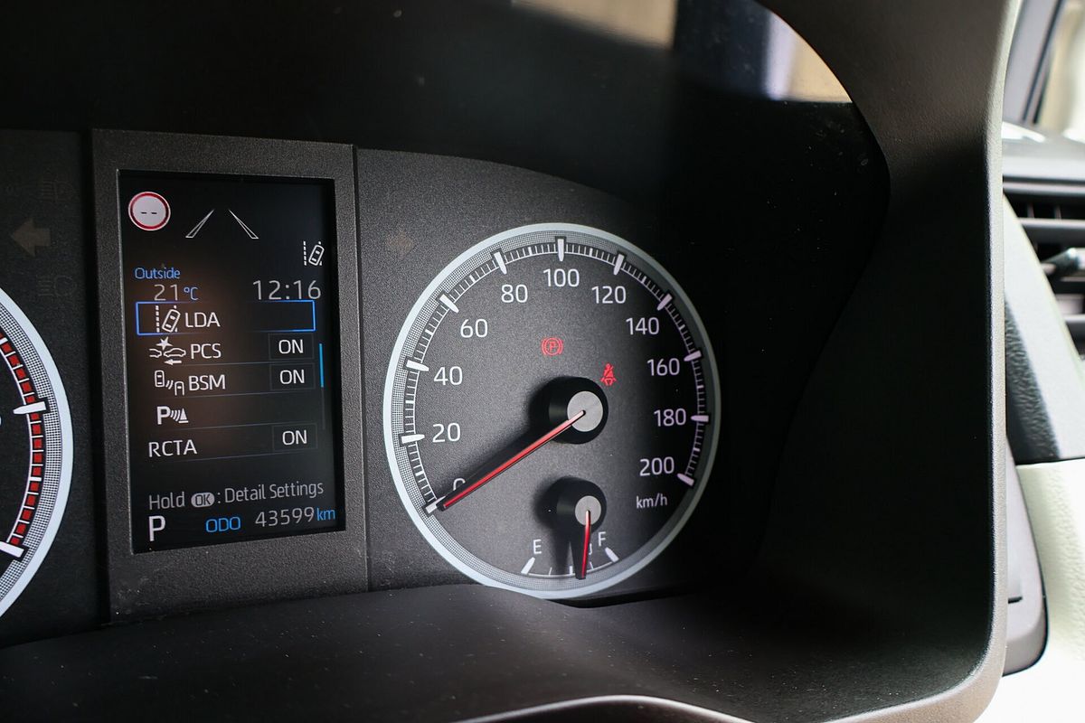 2019 Toyota Hiace Commuter GDH322R ELWB High Roof