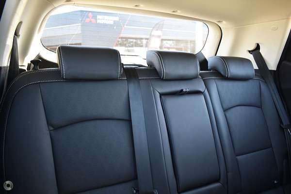 2025 Mahindra XUV3XO AX7L