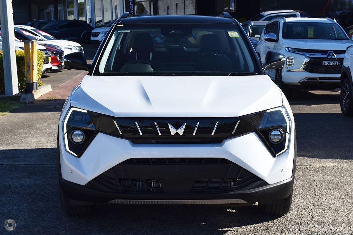 2025 Mahindra XUV3XO AX7L