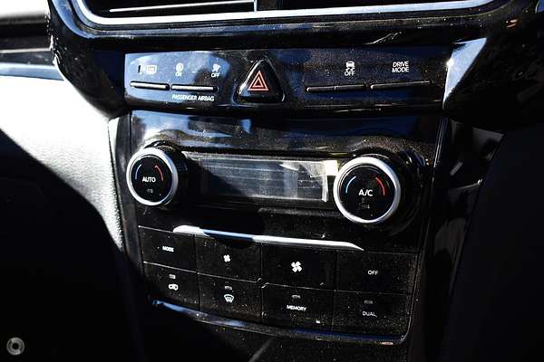 2025 Mahindra XUV3XO AX7L