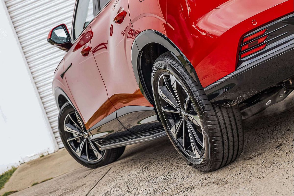 2025 MG HS Super Hybrid Essence AS33P