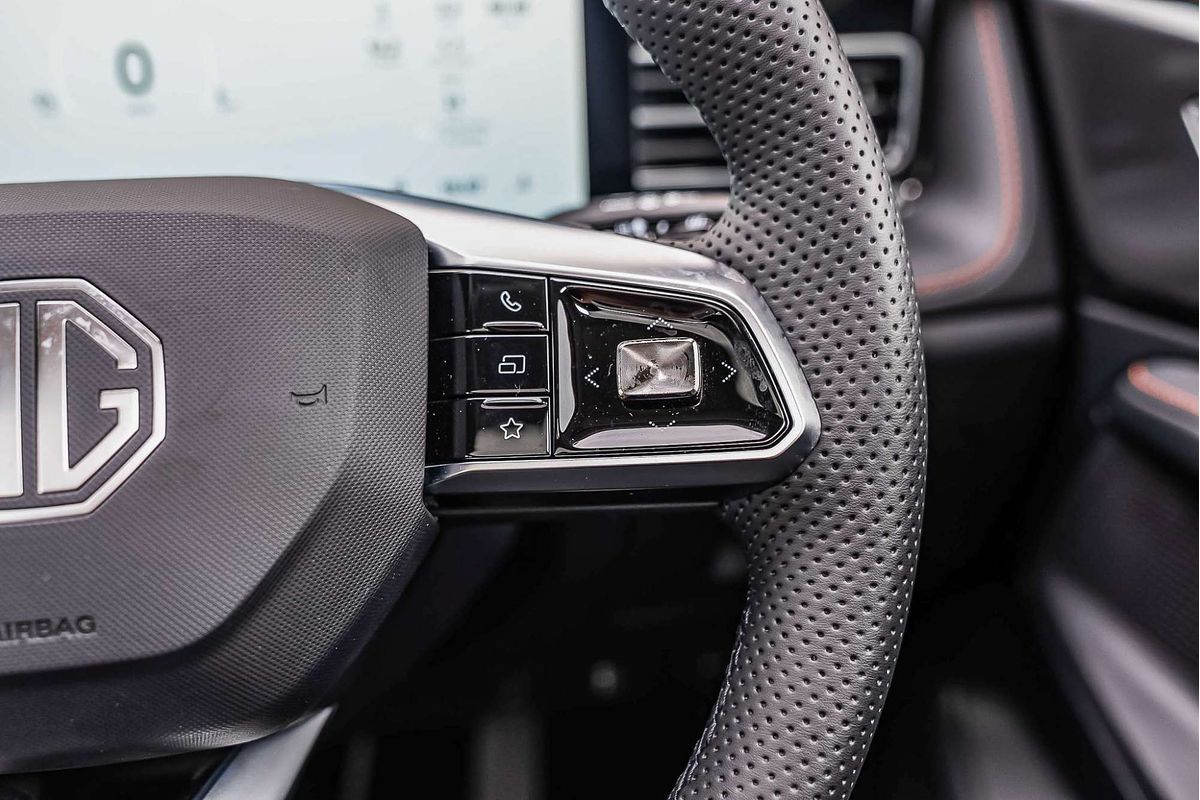 2025 MG HS Super Hybrid Essence AS33P