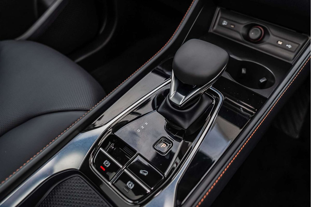 2025 MG HS Super Hybrid Essence AS33P